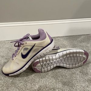 Never worn white and purple size 5.5 Nike